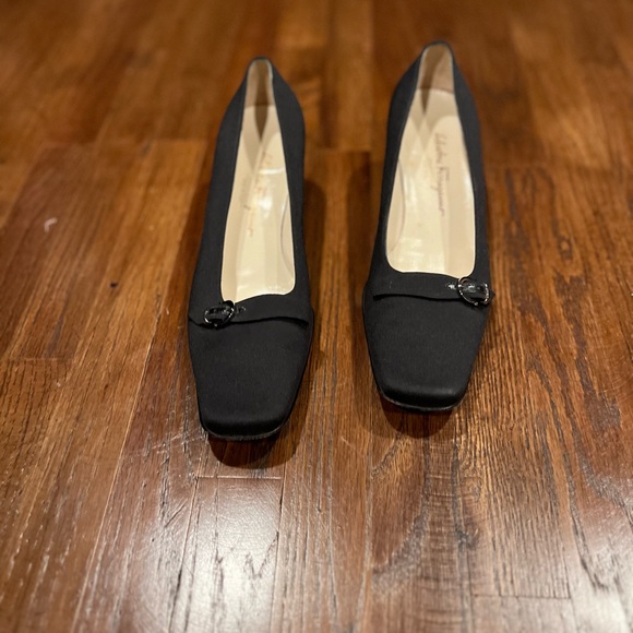 Ferragamo Authentic Salvatore Ferragamo Minuetto Black Pumps - Picture 4 of 10